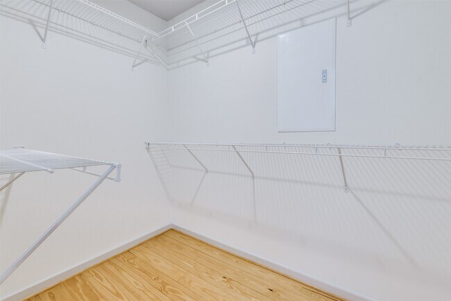 Building Photo - 2605 Calumet St Unit 48