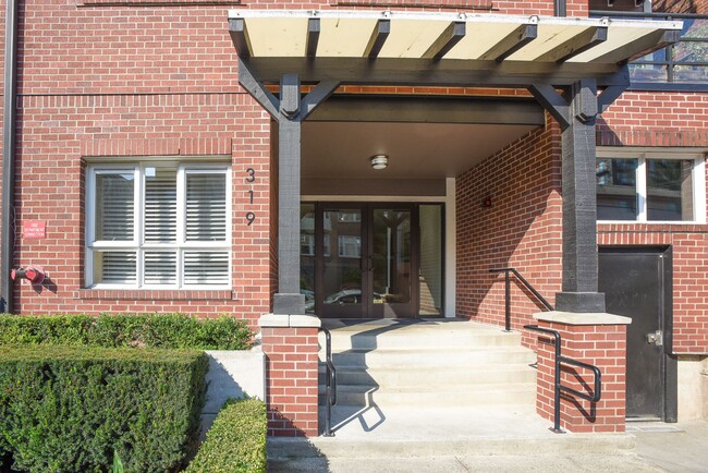 Building Photo - Elegant North Capital Hill Boutique securi... Unit Apt 202