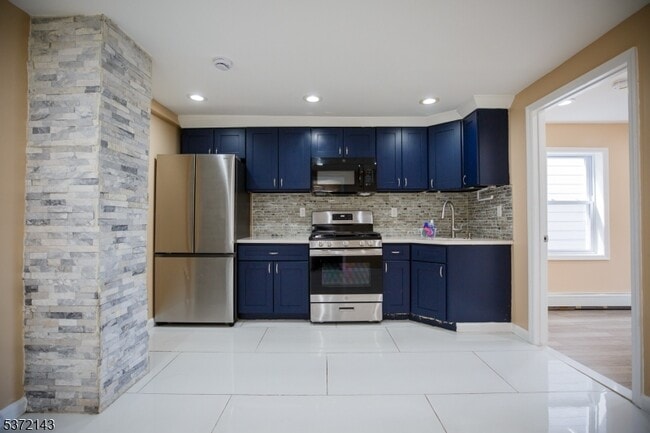 Building Photo - 317 Richmond St Unit 2A-2A Rental
