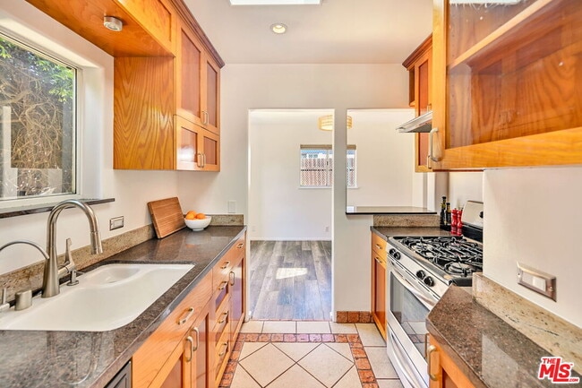 Photo - 655 Brooks Ave