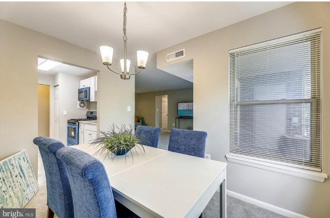 Photo - 3837 St Barnabas Rd Unidad T204