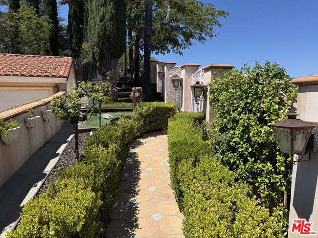 Photo - 4613 Reforma Rd