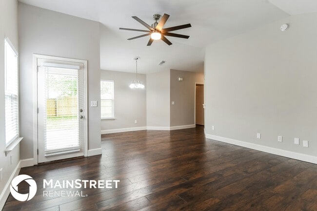 Photo - 274 Carriann Cove Ct