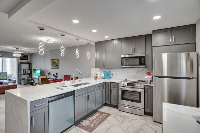 Building Photo - 130 NE 26th Ave Unit 3070