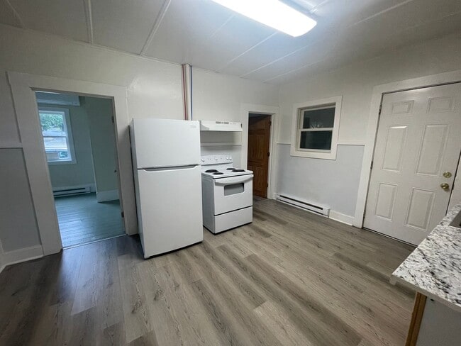 Building Photo - 4 Lehs Ln Unit 4