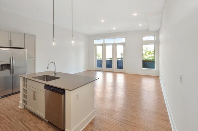 Building Photo - 101 S Tryon St