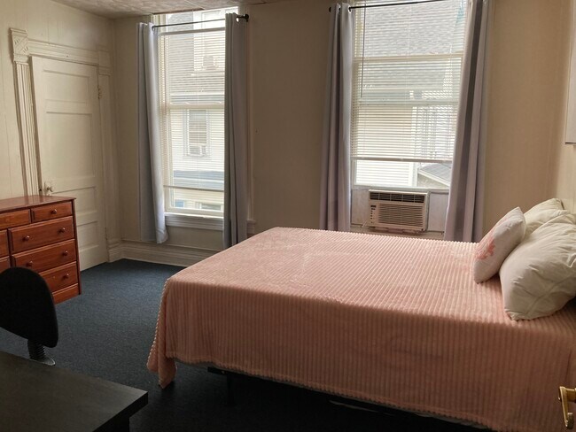 Photo - 2002 Maple Ave Unit 2F