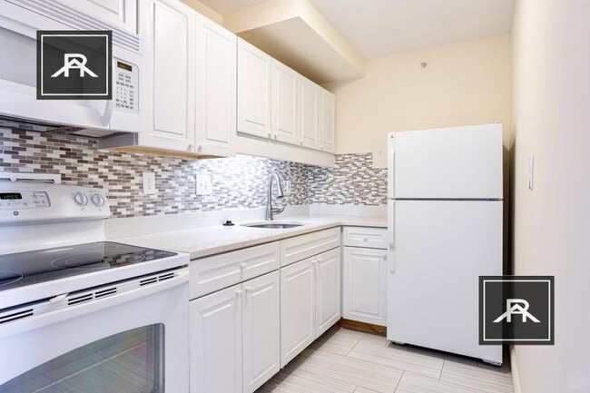 Building Photo - 1 bedroom in Brookline MA 02446 Unit 714 Rental