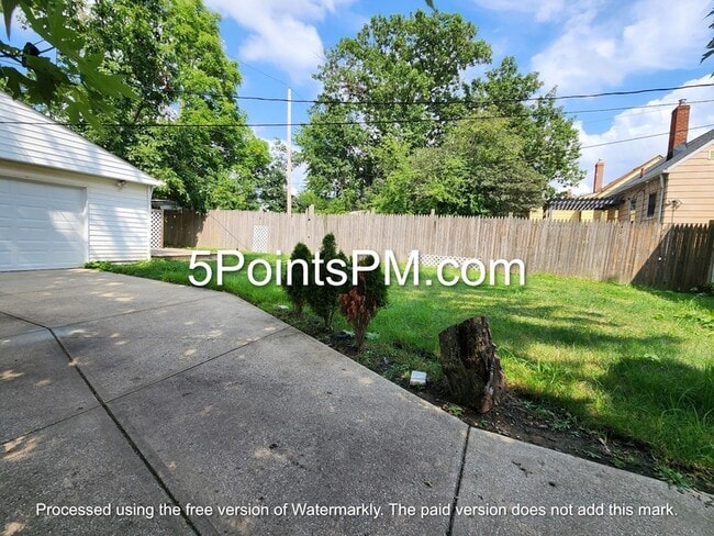 Photo - 21411 Raymond St