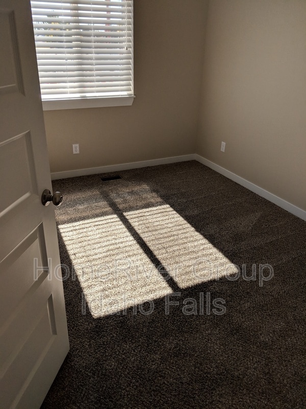 815 Trails End