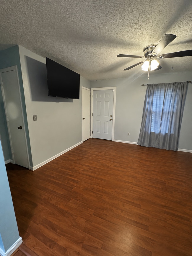 Entryway - 1006 Tuscaloosa St