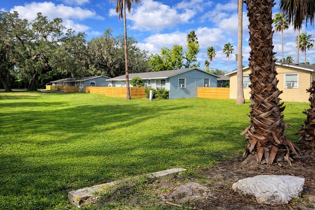 Oak Leaf Apartments