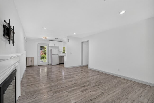 Photo - 2018 Redbush Terrace