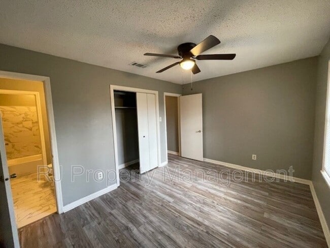 Photo - 6989 Amberly Way Dr