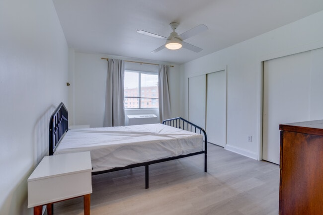 Building Photo - 3601 5th St S Unit Room 2 Rental