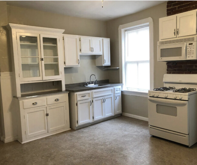 Large eat in kitchen. Previous resident fit a table with 6 chairs. Paint is updated to white. - 5313 Magnolia Ave Apartments Unit 5313