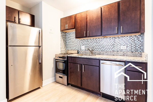 Building Photo - 445 W Wellington Ave Unit 04D