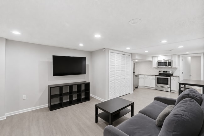 8610 60th Ave