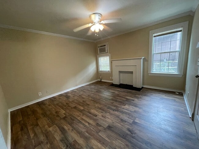 Photo - 833 Evangeline Pl
