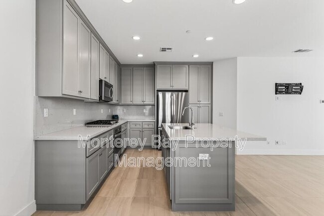 Photo - 2798 Telegraph Blvd