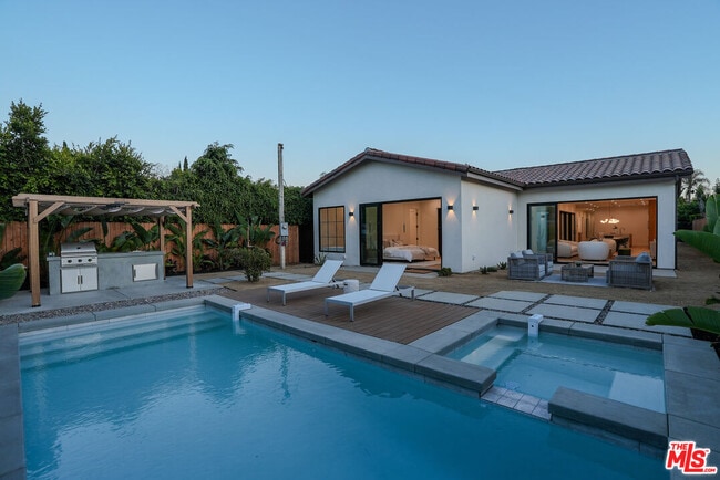 Building Photo - 4936 Coolidge Ave