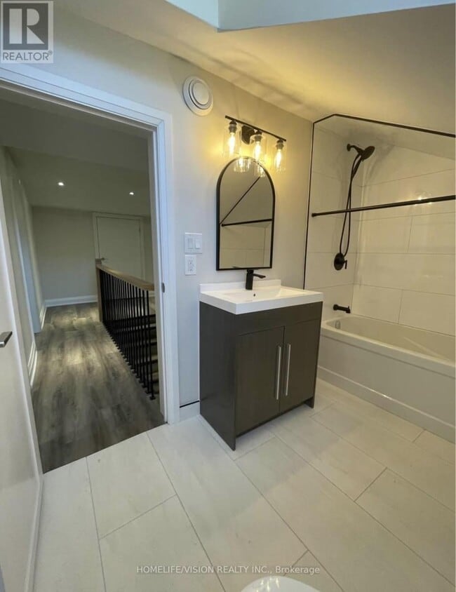Photo - 6273 Yonge St