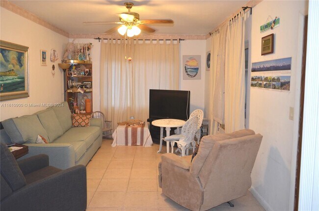 Photo - 7300 Byron Ave Unidad 24