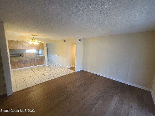 Photo - 254 Ulster Ln