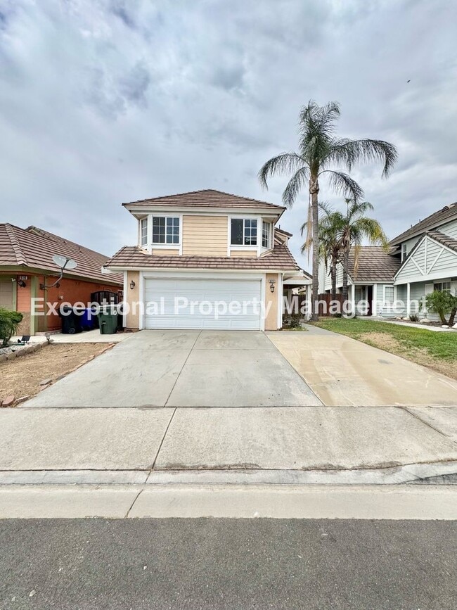 Building Photo - Ready to move in 4 bedroom 3 bath home with a pool