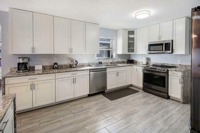 Photo - 120 E Park Ln