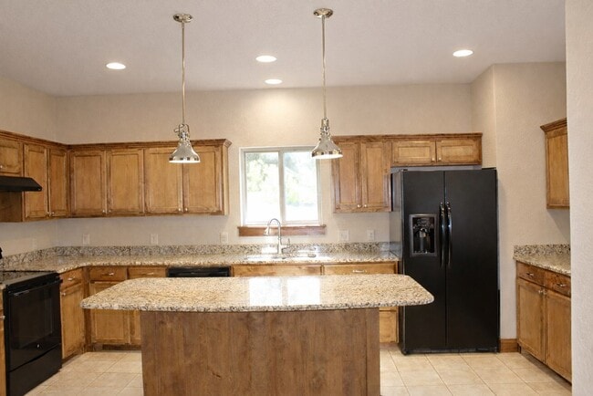 Photo - 701 Bushwhack Rd