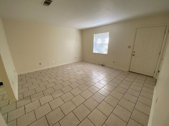 Photo - Northeast Pensacola - Harbour Square - 2 bedroom, 1 bathroom