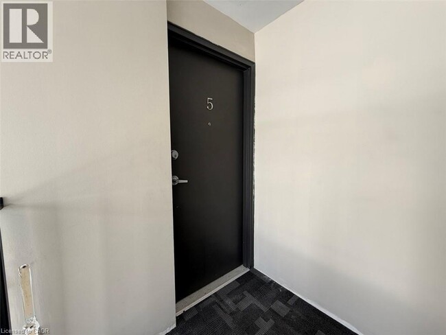 Photo - 10 Hungerford Rd Unit 5