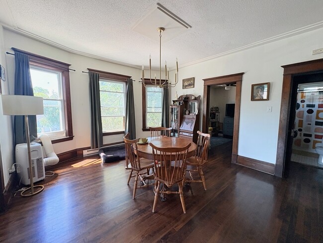 Dining Room - 2900 NE Tyler St Unit 2