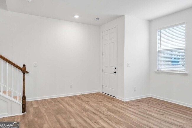 Photo - 1637 Winpost Ln NW