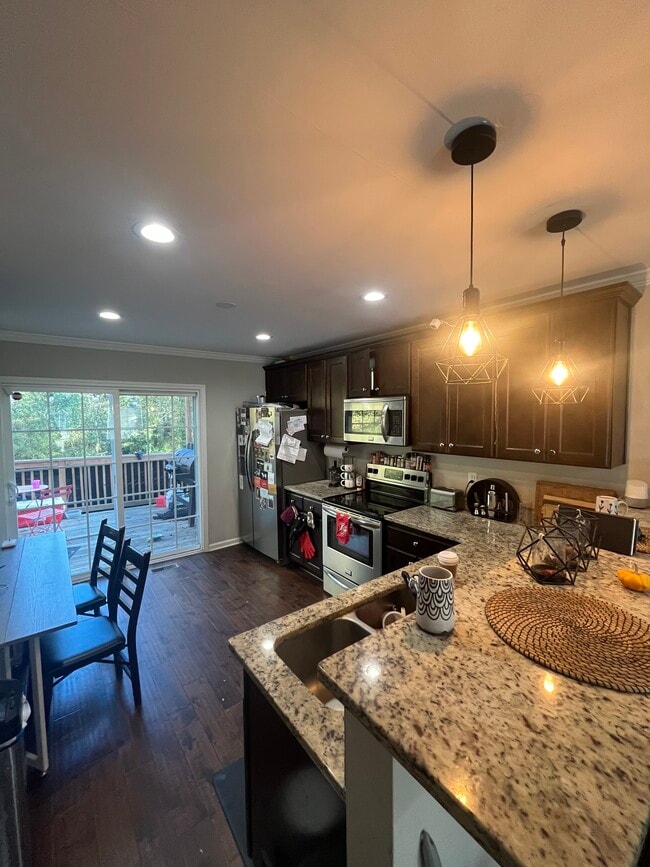 Kitchen - 705 Sherrybrook Dr