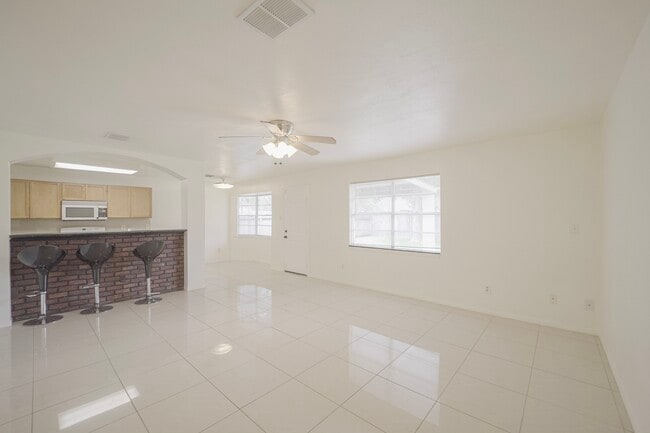 Photo - 9811 Mango St