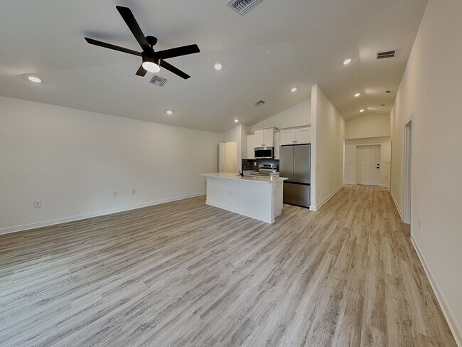 Photo - 3109 8th St W