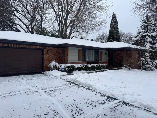 Building Photo - 1014 St Andrews Way