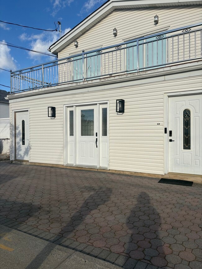 Building Photo - 193 Jerome Ave Unit 1st floor