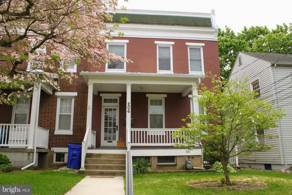Photo - 206 E 8th St