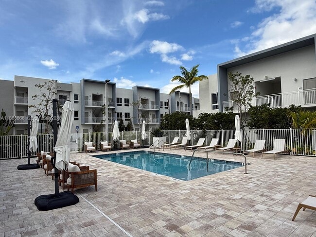 Photo - 610 NE 2nd St Unidad 205