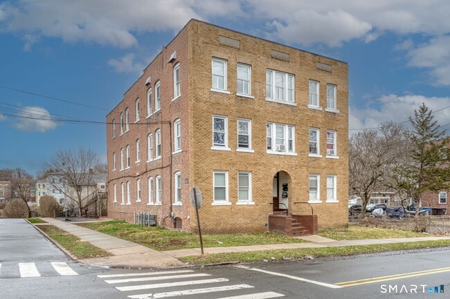 Building Photo - 152 Oak St Unit 3S