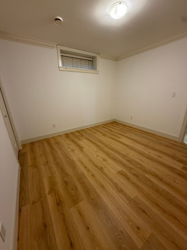 Photo - 2806 12th Av W