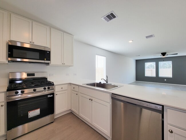 Building Photo - 15671 Plum Brk Dr