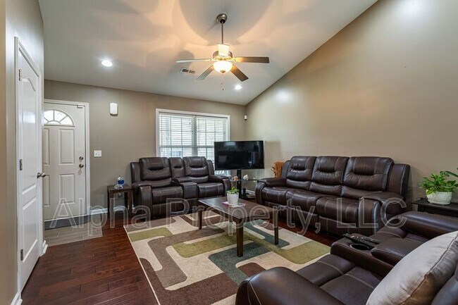 Photo - 105 Herndon Ct