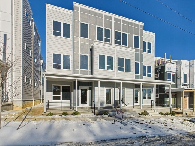 Building Photo - 907 Bainbridge St Unit B