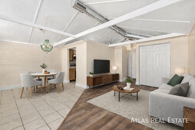 Building Photo - 1408 Julian St