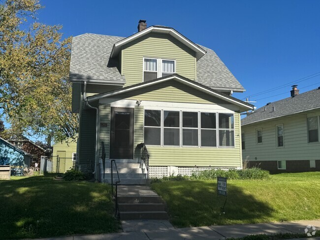 Building Photo - 2207 Wilkes Ave Rental
