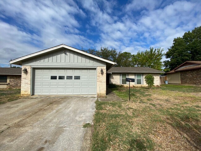Photo - 701 Victoria Dr House